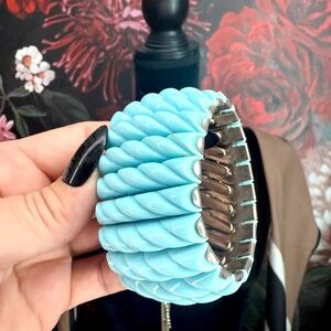 LeRu late 50’s Thermoset Vintage Stretch Bracelet in cyan/turqoise
